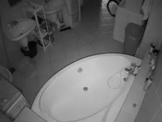 Voyeurcam-julmodels-bath-1st-1  live sex cam