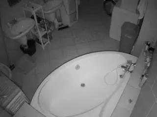 Voyeurcam-julmodels-bath-1st-1  live sex cam