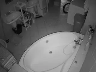 Voyeurcam-julmodels-bath-1st-1  live sex cam