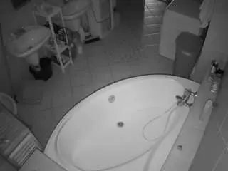 Voyeurcam-julmodels-bath-1st-1  live sex cam