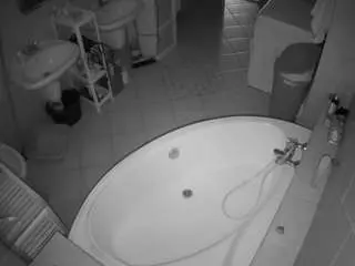 Voyeurcam-julmodels-bath-1st-1  live sex cam