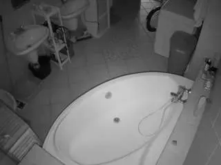 Voyeurcam-julmodels-bath-1st-1  live sex cam