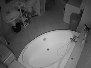 Voyeurcam-julmodels-bath-1st-1  live sex cam