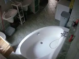 Voyeurcam-julmodels-bath-1st-1  live sex cam