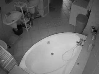 Voyeurcam-julmodels-bath-1st-1  live sex cam