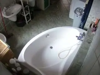 Voyeurcam-julmodels-bath-1st-1  live sex cam