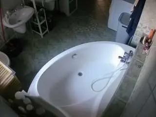 Voyeurcam-julmodels-bath-1st-1  live sex cam