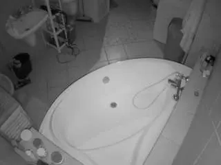 Voyeurcam-julmodels-bath-1st-1  live sex cam