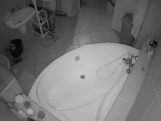 Voyeurcam-julmodels-bath-1st-1  live sex cam