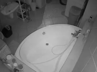 Voyeurcam-julmodels-bath-1st-1  live sex cam