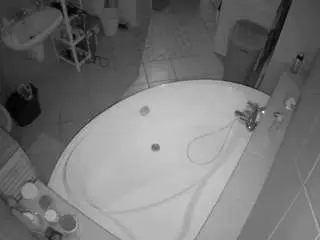 Voyeurcam-julmodels-bath-1st-1  live sex cam