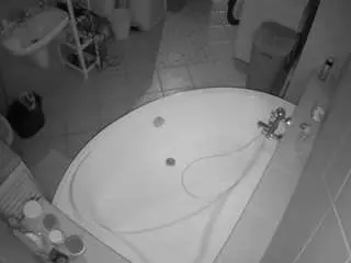 Voyeurcam-julmodels-bath-1st-1  live sex cam