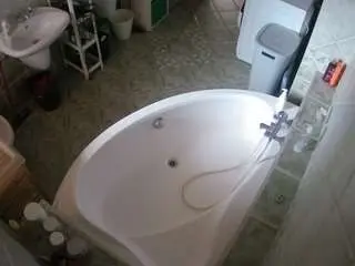 Voyeurcam-julmodels-bath-1st-1  live sex cam