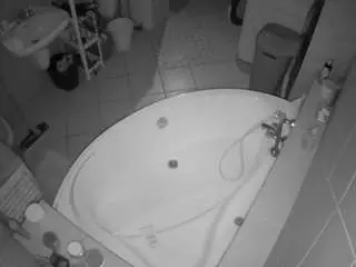Voyeurcam-julmodels-bath-1st-1  live sex cam