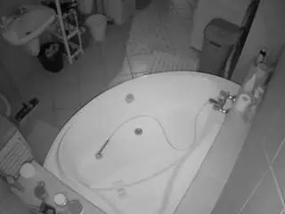Voyeurcam-julmodels-bath-1st-1  live sex cam