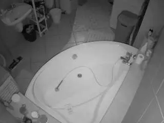 Voyeurcam-julmodels-bath-1st-1  live sex cam