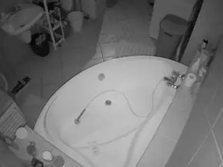 Voyeurcam-julmodels-bath-1st-1  live sex cam