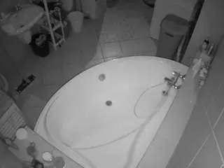 Voyeurcam-julmodels-bath-1st-1  live sex cam