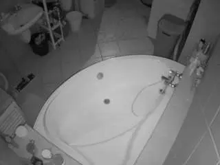 Voyeurcam-julmodels-bath-1st-1  live sex cam