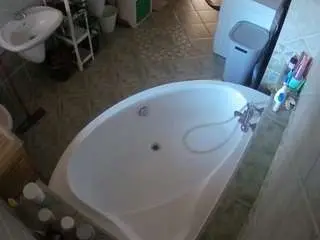 Voyeurcam-julmodels-bath-1st-1  live sex cam