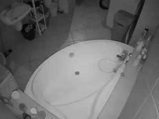 Voyeurcam-julmodels-bath-1st-1  live sex cam