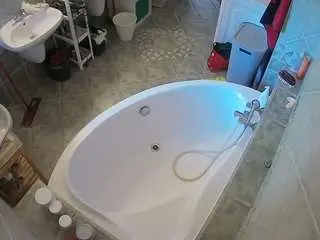 Voyeurcam-julmodels-bath-1st-1  live sex cam