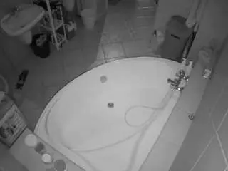 Voyeurcam-julmodels-bath-1st-1  live sex cam