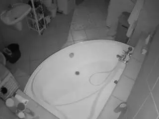 Voyeurcam-julmodels-bath-1st-1  live sex cam