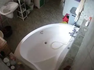Voyeurcam-julmodels-bath-1st-1  live sex cam