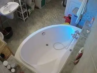 Voyeurcam-julmodels-bath-1st-1  live sex cam