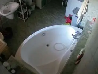Voyeurcam-julmodels-bath-1st-1  live sex cam