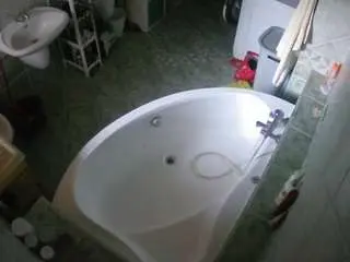 Voyeurcam-julmodels-bath-1st-1  live sex cam