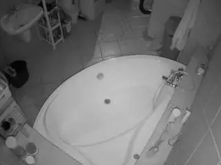 Voyeurcam-julmodels-bath-1st-1  live sex cam