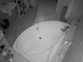 Voyeurcam-julmodels-bath-1st-1  live sex cam