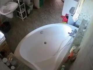 Voyeurcam-julmodels-bath-1st-1  live sex cam