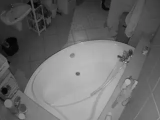 Voyeurcam-julmodels-bath-1st-1  live sex cam