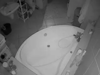 Voyeurcam-julmodels-bath-1st-1  live sex cam
