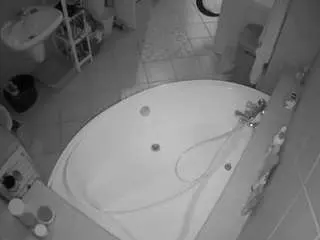 Voyeurcam-julmodels-bath-1st-1  live sex cam