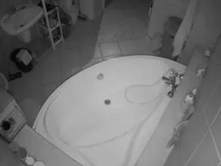 Voyeurcam-julmodels-bath-1st-1  live sex cam