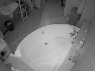 Voyeurcam-julmodels-bath-1st-1  live sex cam