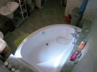 Voyeurcam-julmodels-bath-1st-1  live sex cam