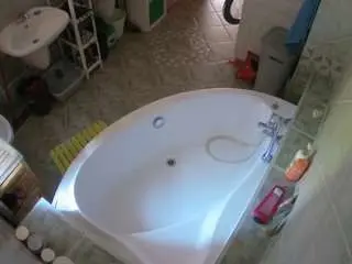 Voyeurcam-julmodels-bath-1st-1  live sex cam