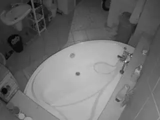 Voyeurcam-julmodels-bath-1st-1  live sex cam