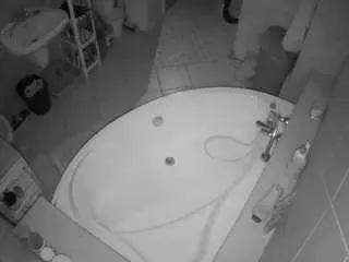 Voyeurcam-julmodels-bath-1st-1  live sex cam