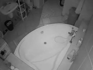 Voyeurcam-julmodels-bath-1st-1  live sex cam