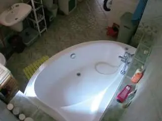 Voyeurcam-julmodels-bath-1st-1  live sex cam