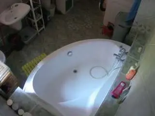Voyeurcam-julmodels-bath-1st-1  live sex cam