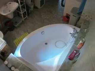 Voyeurcam-julmodels-bath-1st-1  live sex cam