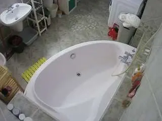 Voyeurcam-julmodels-bath-1st-1  live sex cam