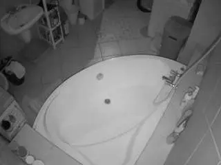 Voyeurcam-julmodels-bath-1st-1  live sex cam